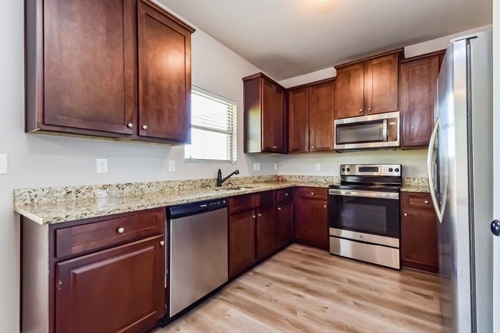 424 Concord Ter - Photo 6 of 17