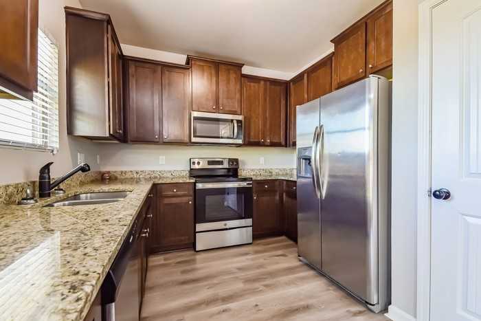 424 Concord Ter - Photo 7 of 17