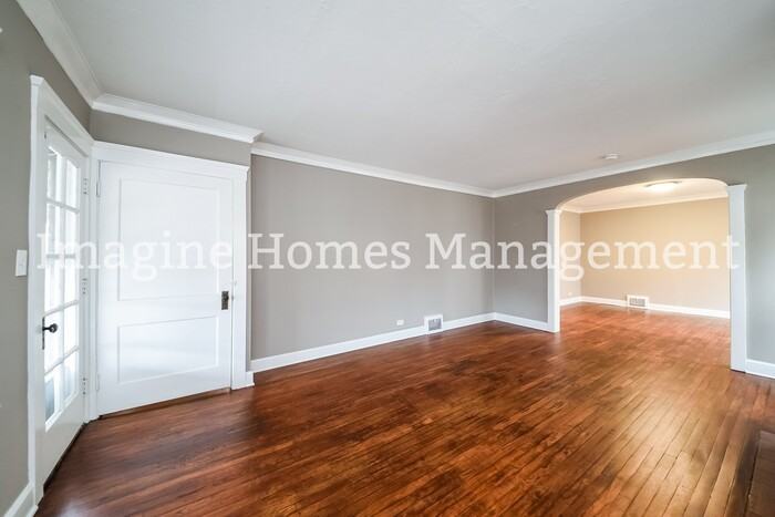 2178 Glenbury Ave - Photo 4 of 18