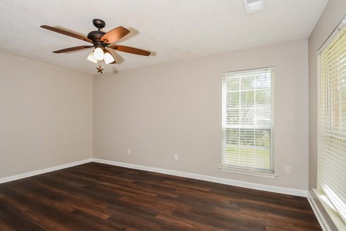 1350 Ambercrest Way - Photo 4 of 14