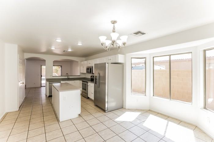 2241 S 85th Dr - Photo 6 of 15