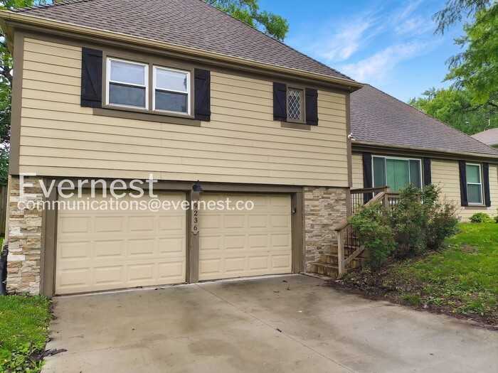 9236 Switzer St - Photo 2 of 28