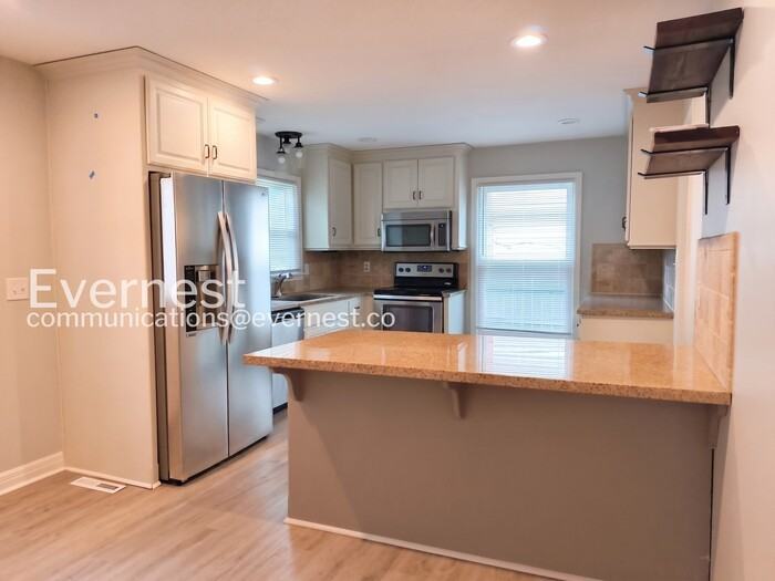 9236 Switzer St - Photo 3 of 28