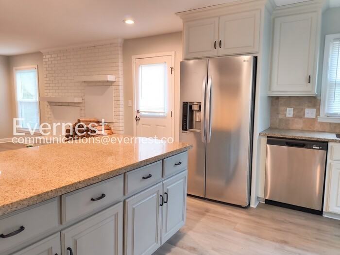 9236 Switzer St - Photo 4 of 28