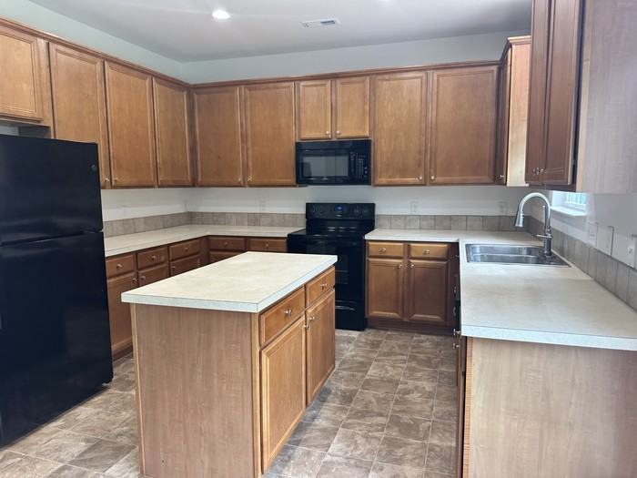 2802 Oakdale Pasture Dr - Photo 4 of 11