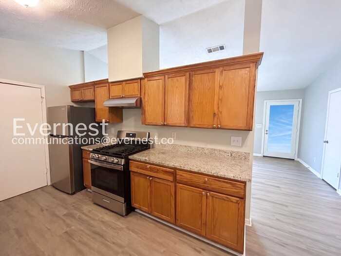 2510 Corner Shoals Dr - Photo 3 of 25