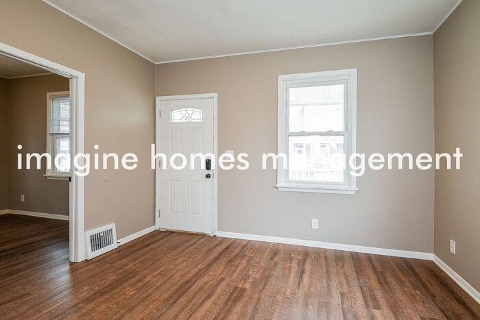 1634 Hopkins Ave - Photo 5 of 15