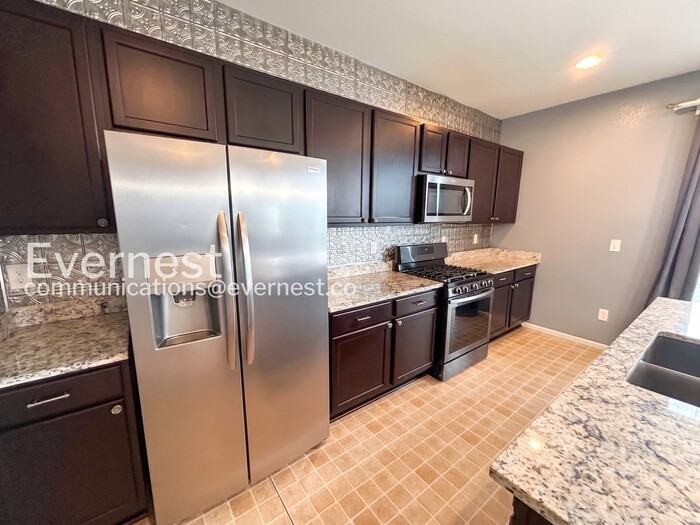 2560 Gobi Dr - Photo 3 of 26