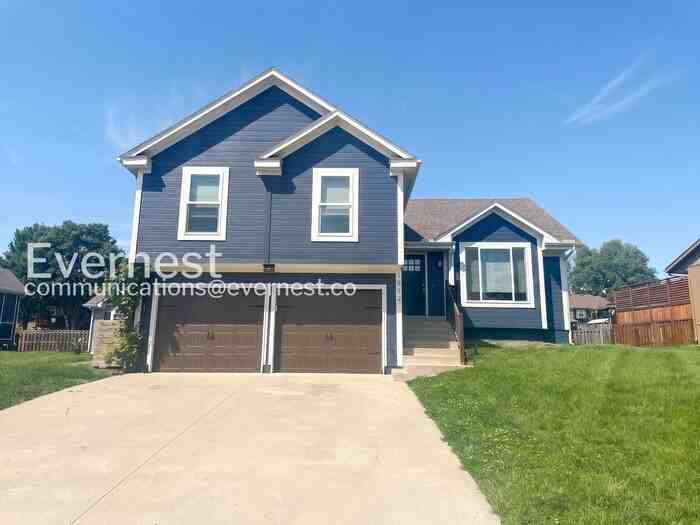 1902 Brent Ln - Photo 2 of 27