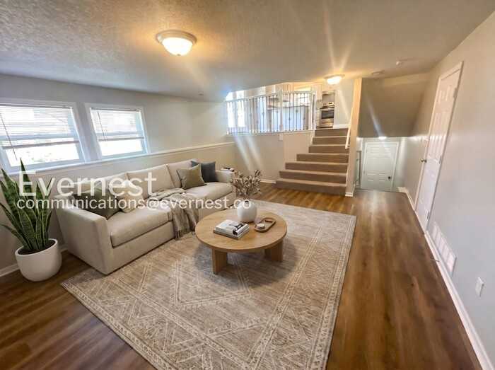 1902 Brent Ln - Photo 4 of 27