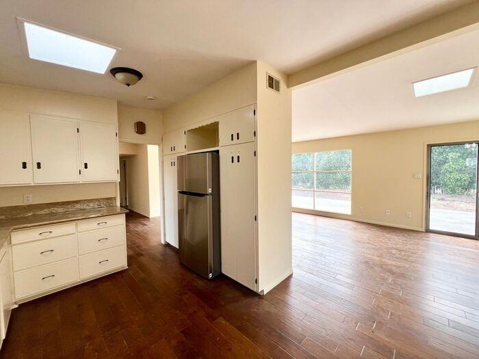 4542 Hidalgo Ave - Photo 3 of 22