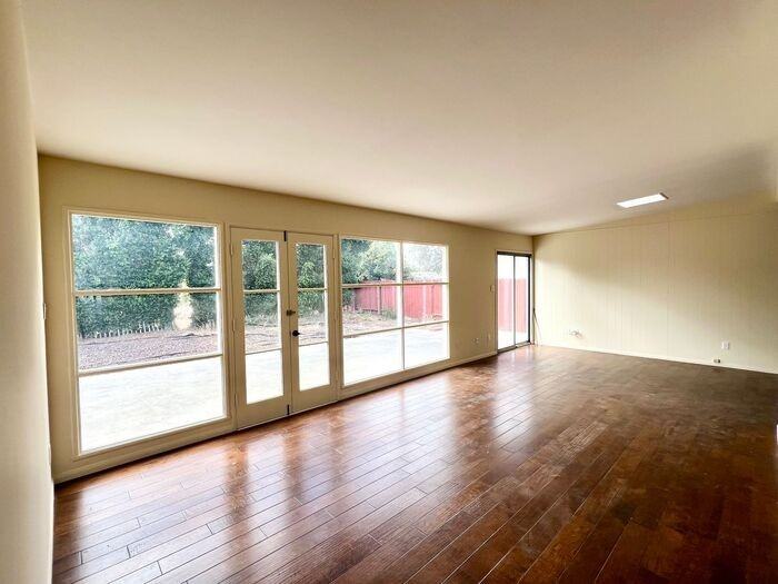 4542 Hidalgo Ave - Photo 4 of 22