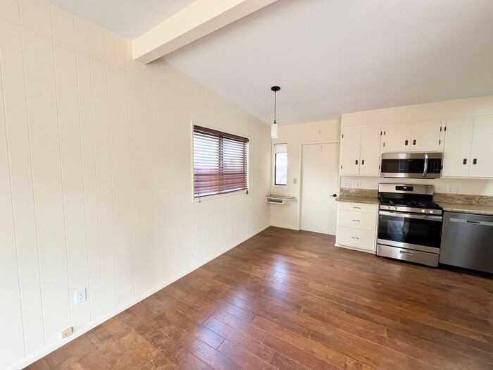 4542 Hidalgo Ave - Photo 7 of 22
