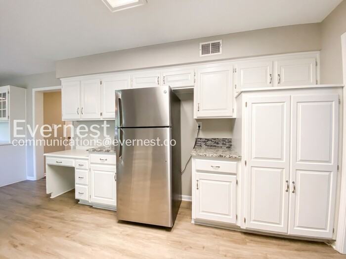 1419 Se 7th St - Photo 6 of 33