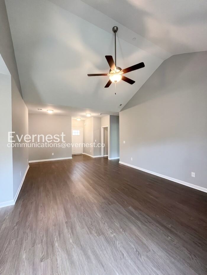 1036 Echo Ridge Rd - Photo 4 of 28