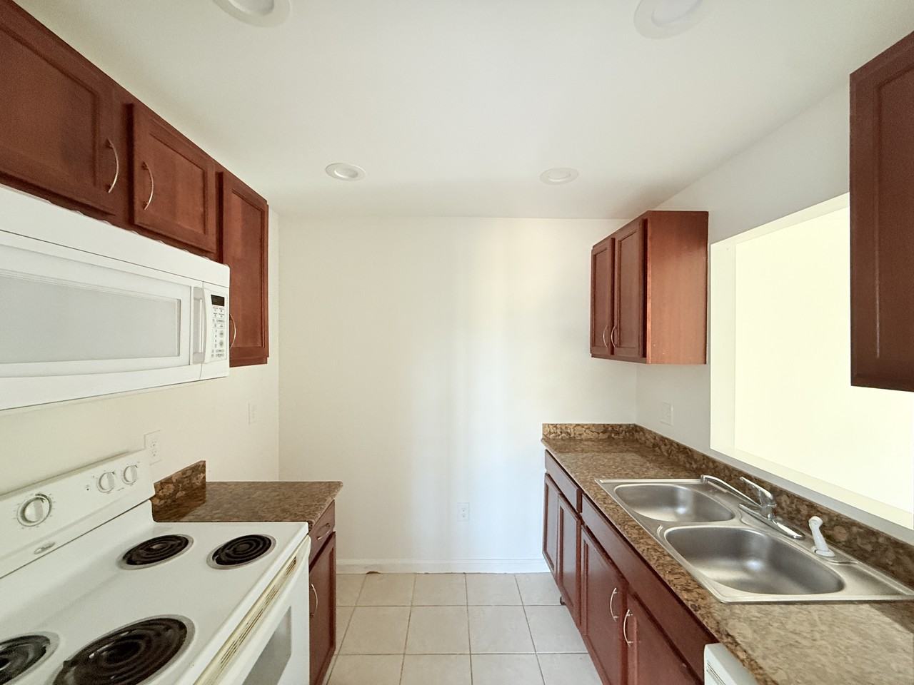 2525 Riverland Dr #103 - Photo 3 of 8