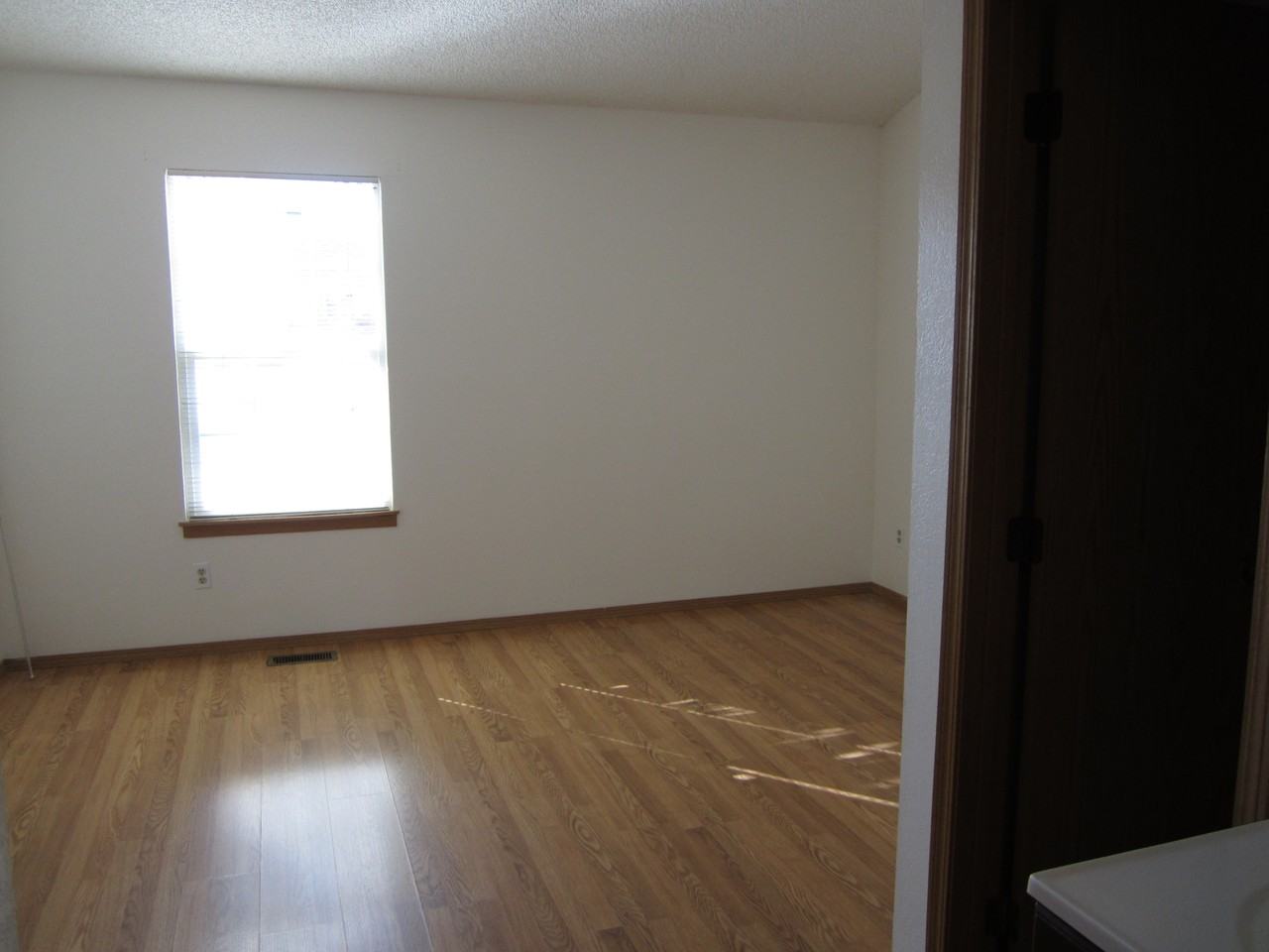 2662 E Nichols Cir - Photo 5 of 7