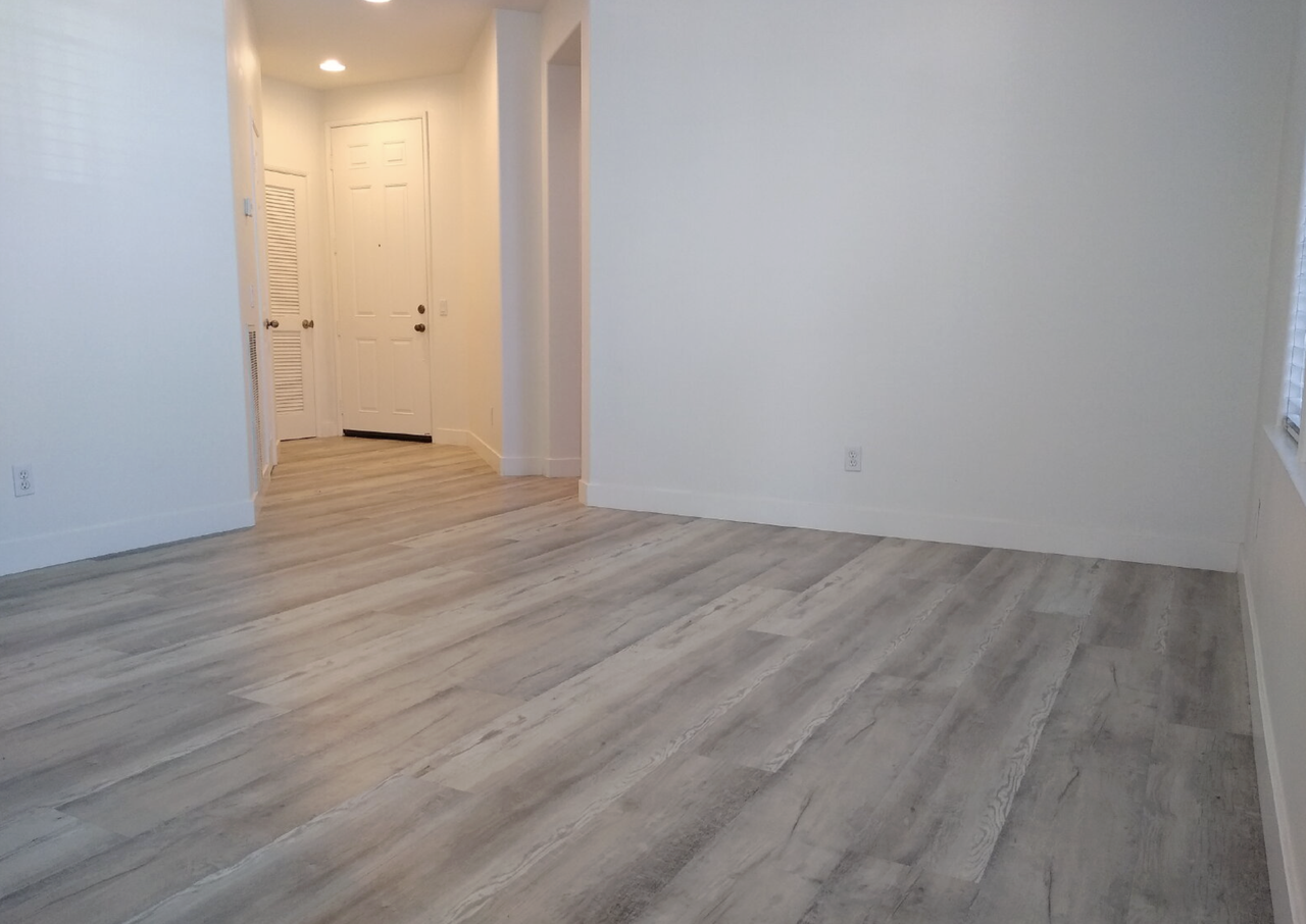 27044 Victoria Ln #103 - Photo 5 of 10