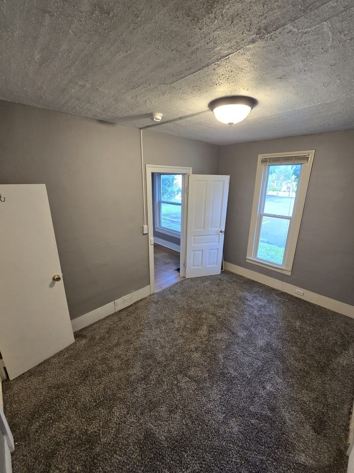 113 W Liberty St #1 - Photo 4 of 16