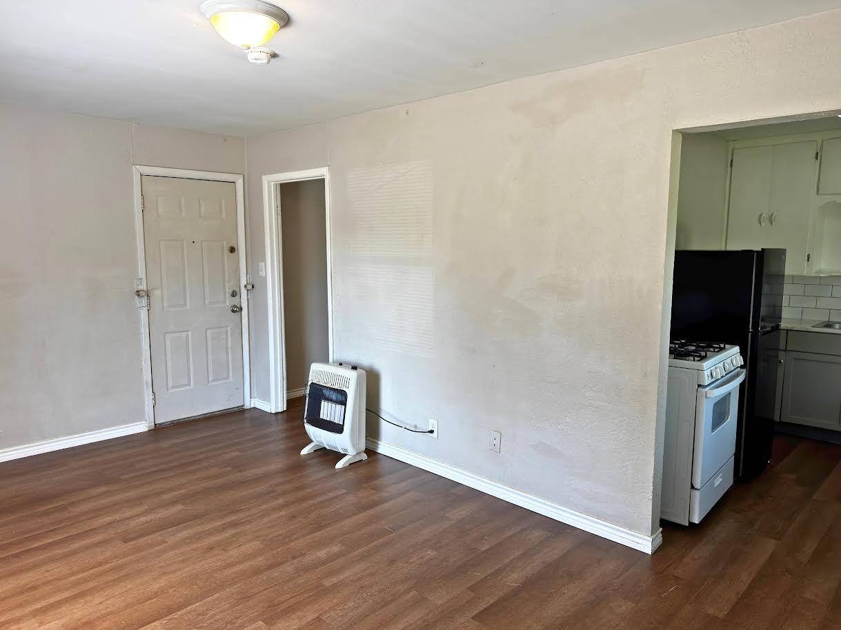 2409 Avenue D #NA - Photo 3 of 12