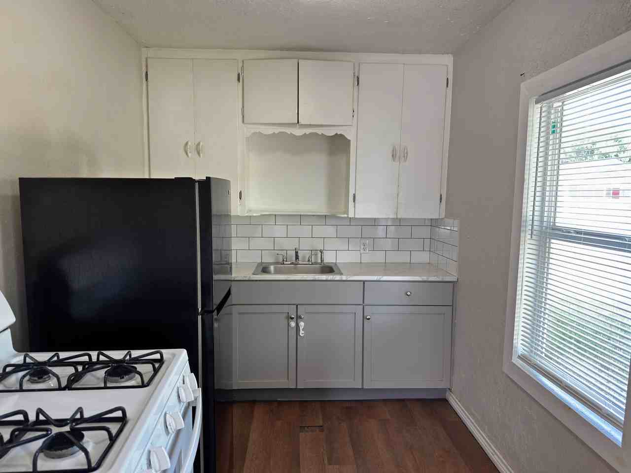 2409 Avenue D #NA - Photo 4 of 12