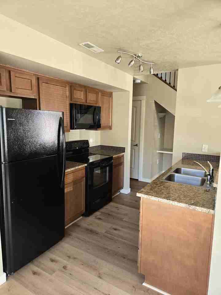 9131 W Ustick Rd #104 - Photo 7 of 10