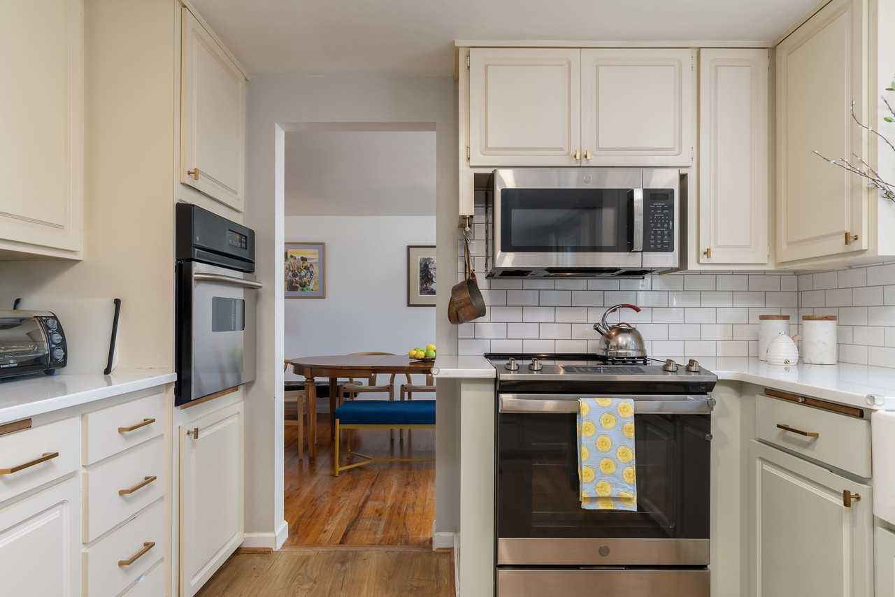 1565 Flintridge Ave #NA - Photo 3 of 18