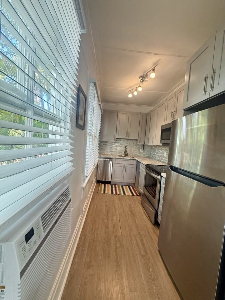 1401 Newton St #1 - Photo 6 of 10