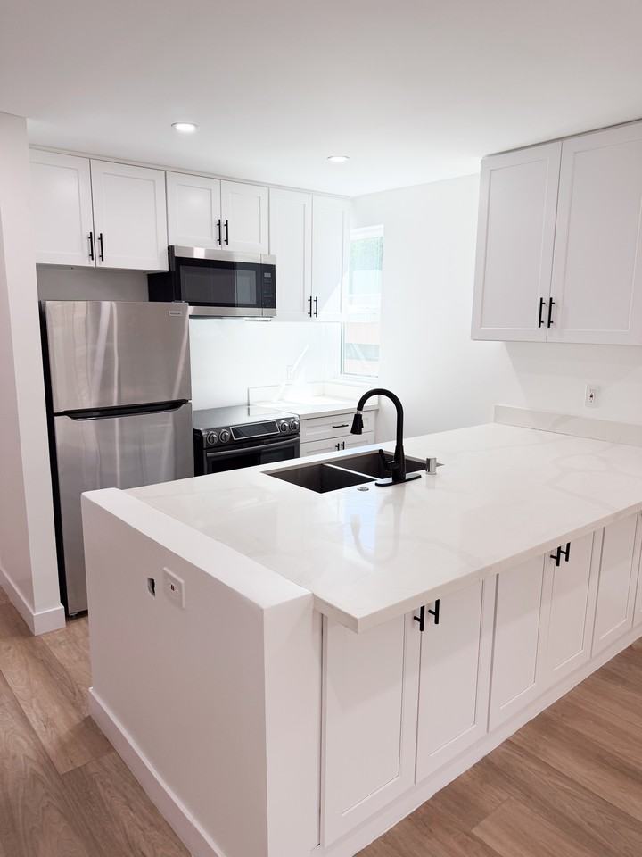 17000 Burbank Blvd #205