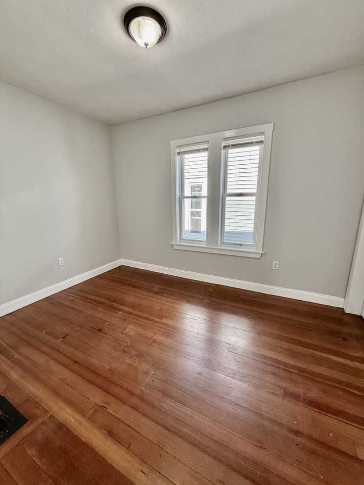 1085 Dorchester Ave #2 - Photo 5 of 9
