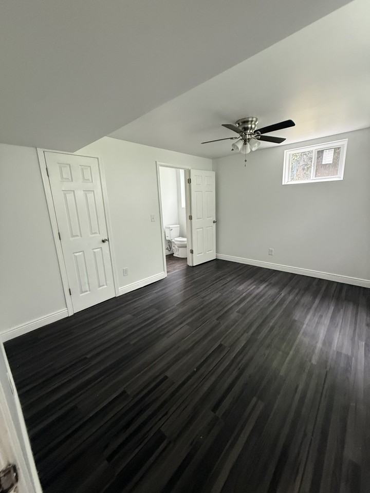 518 Clinton Springs Ave #3 - Photo 3 of 4