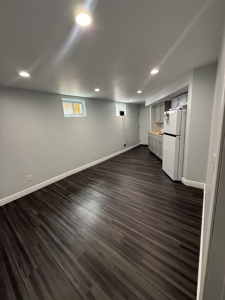 518 Clinton Springs Ave #3 - Photo 4 of 4