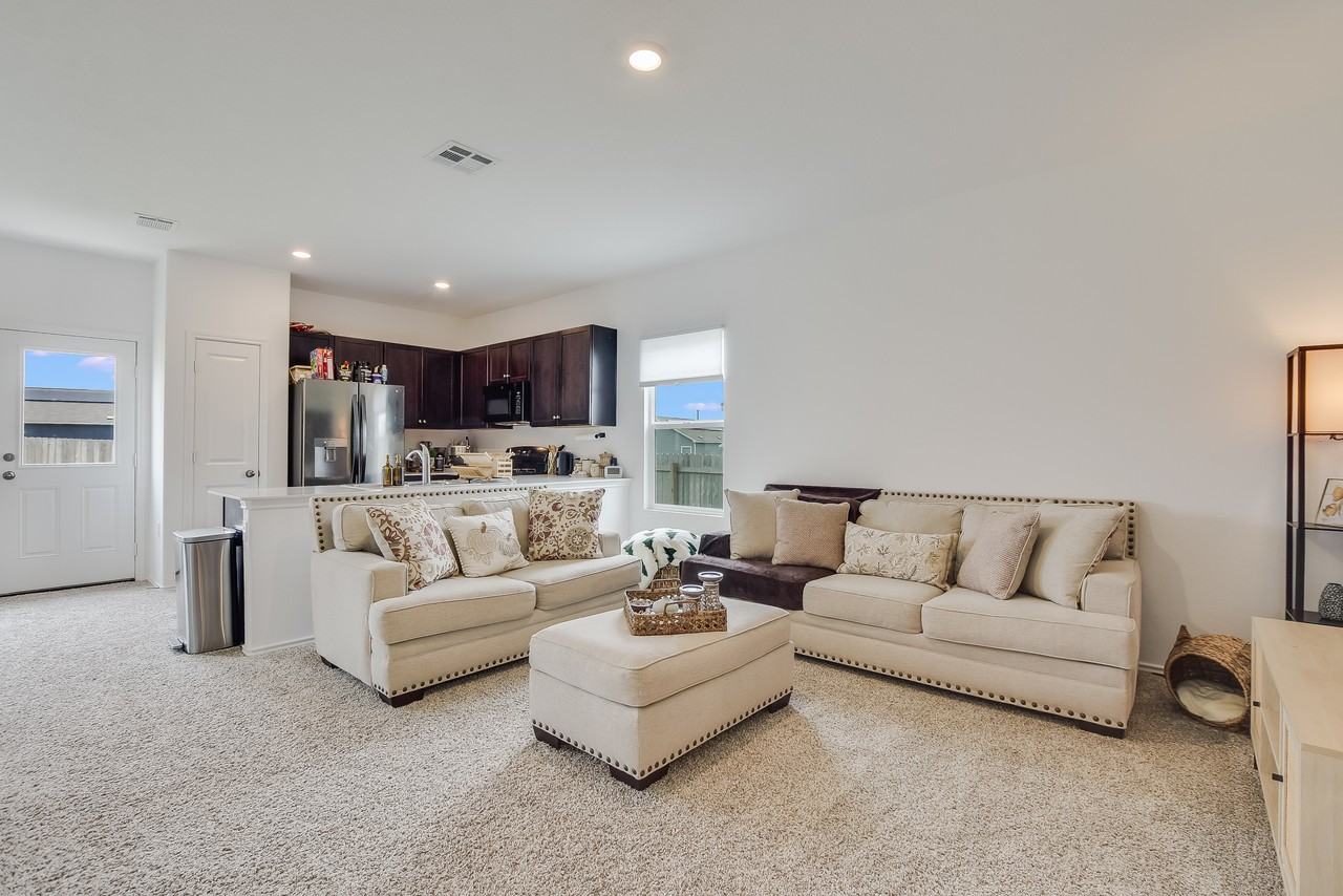 2712 Louris Ln - Photo 4 of 20