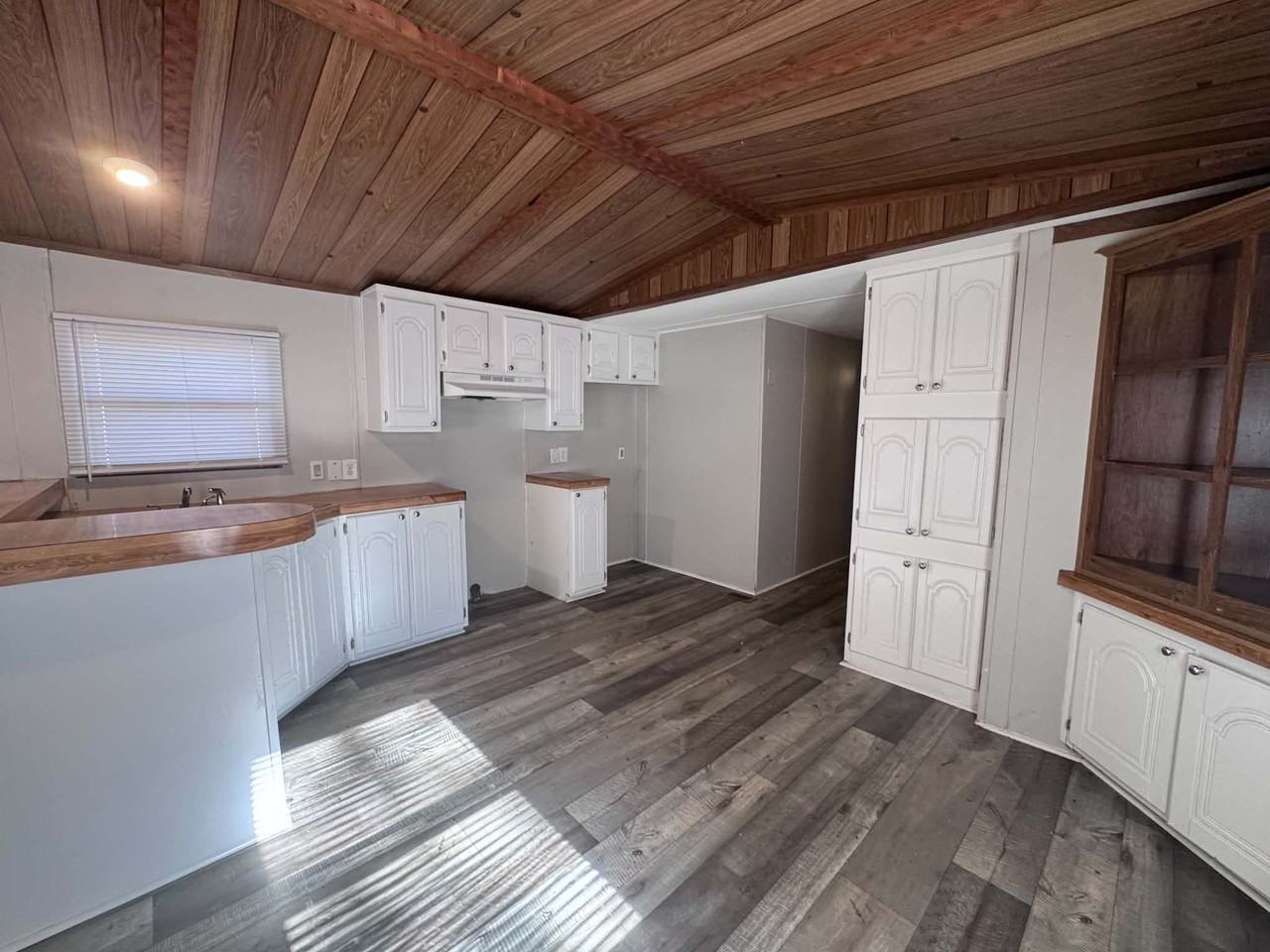 211 George St - Photo 4 of 30