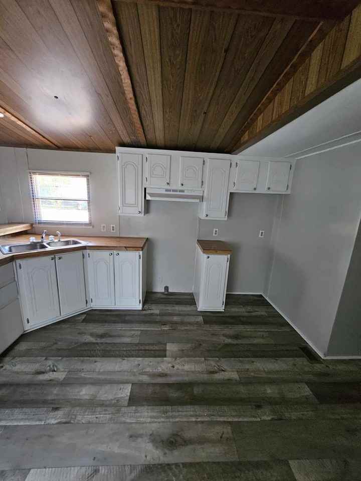 211 George St - Photo 5 of 30