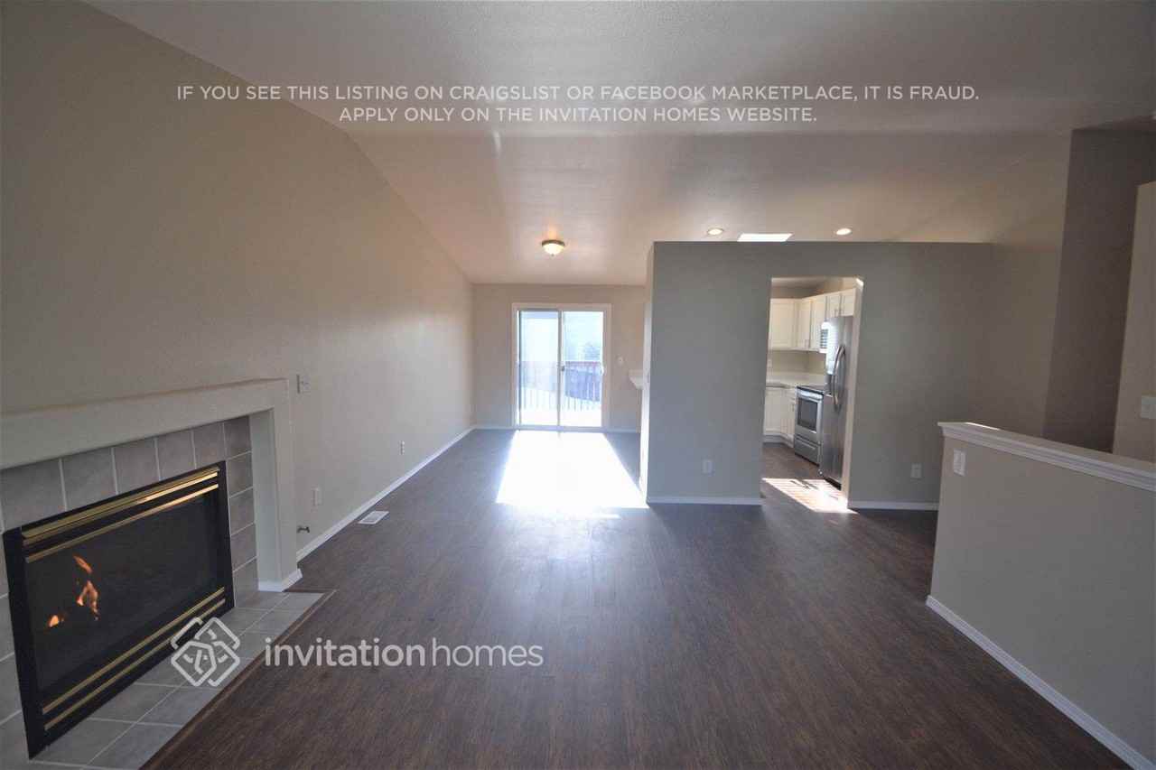 8018 Crown Ridge Blvd - Photo 3 of 16