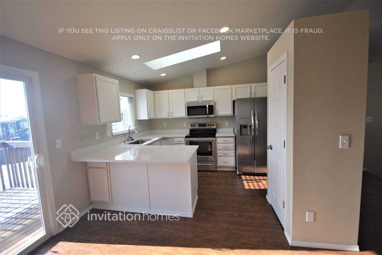 8018 Crown Ridge Blvd - Photo 4 of 16