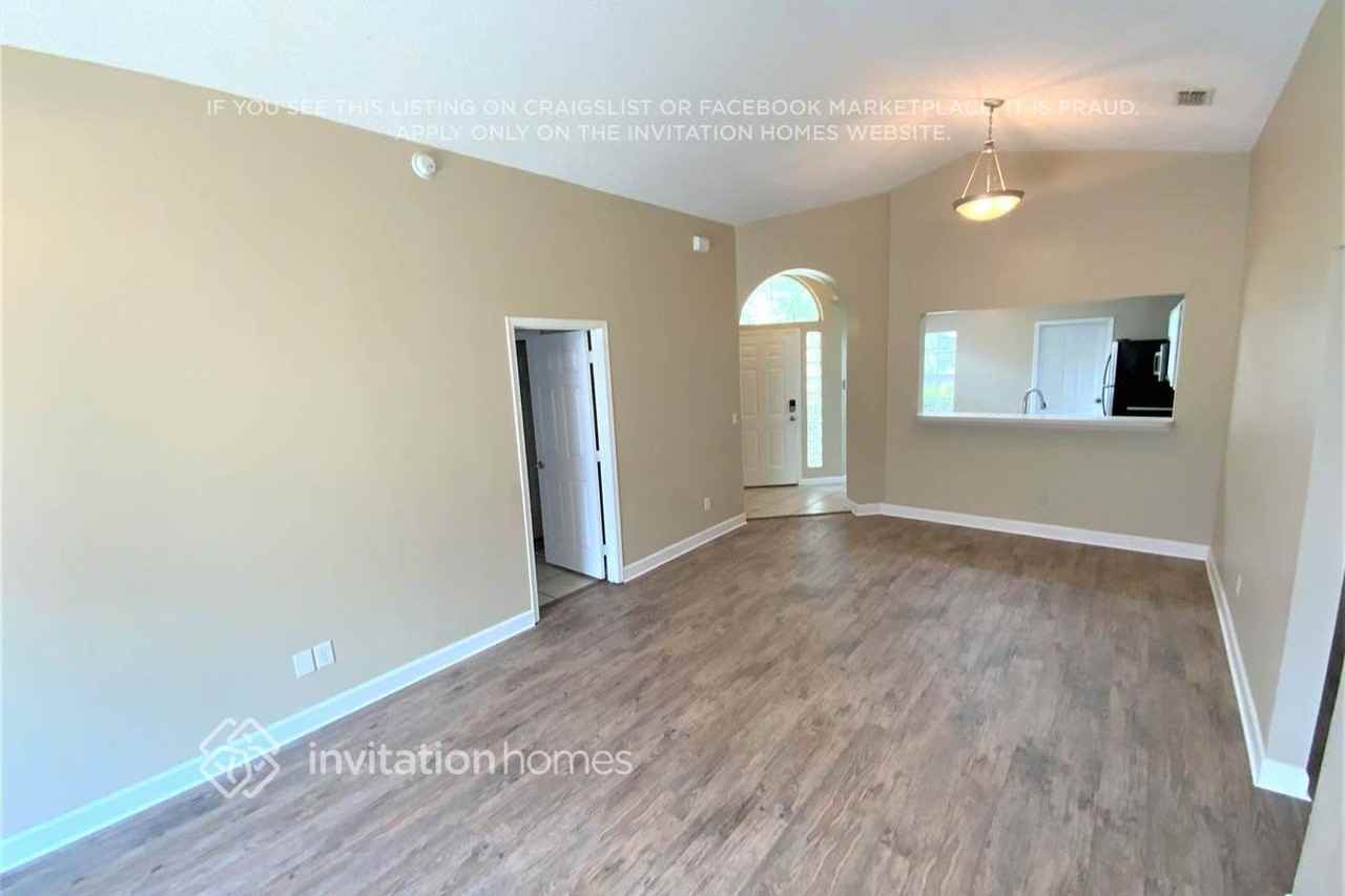 724 Putters Green Way S - Photo 3 of 16