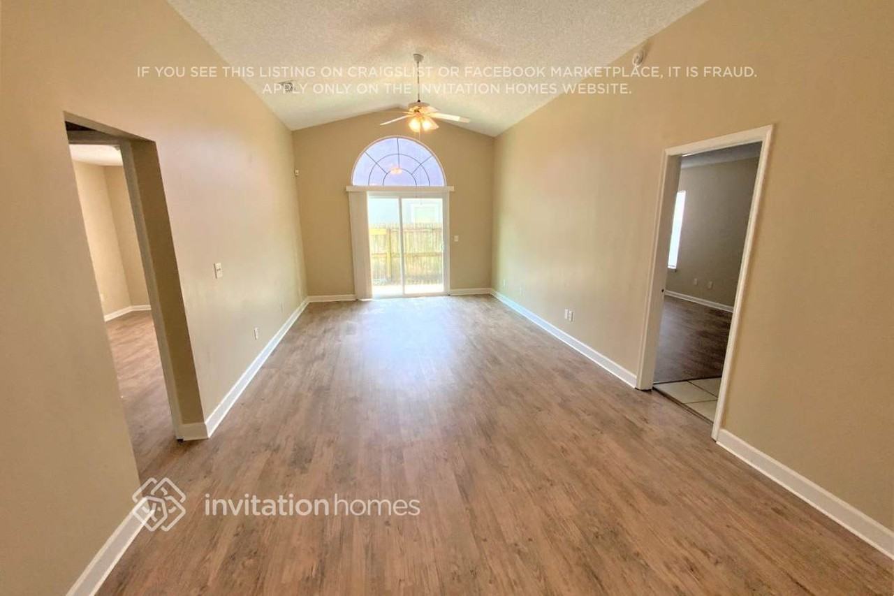 724 Putters Green Way S - Photo 4 of 16