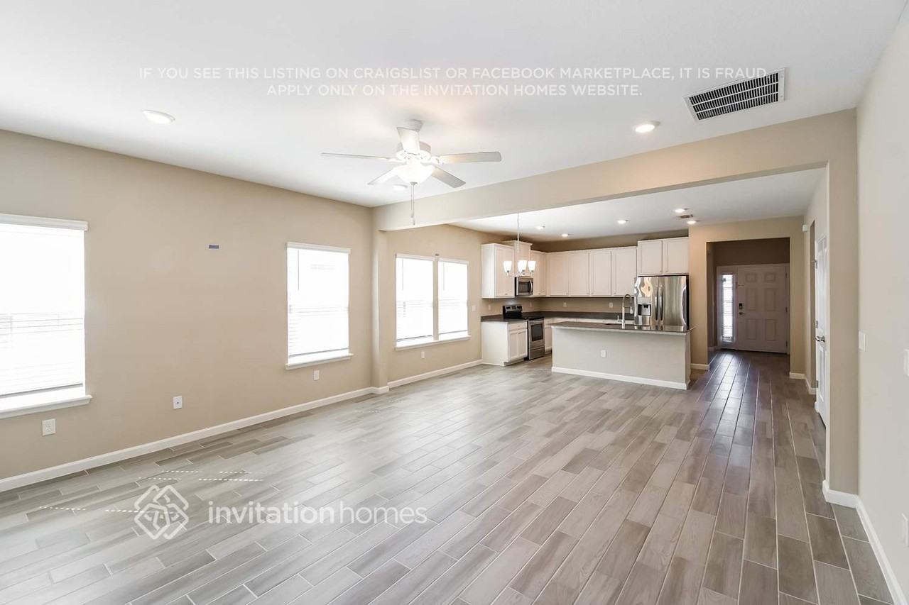 9884 Lemon Grass Ln - Photo 4 of 17