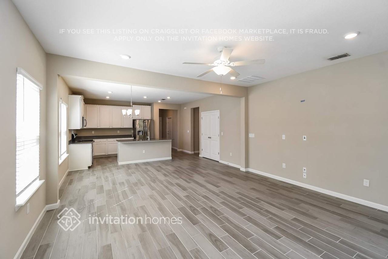 9884 Lemon Grass Ln - Photo 5 of 17