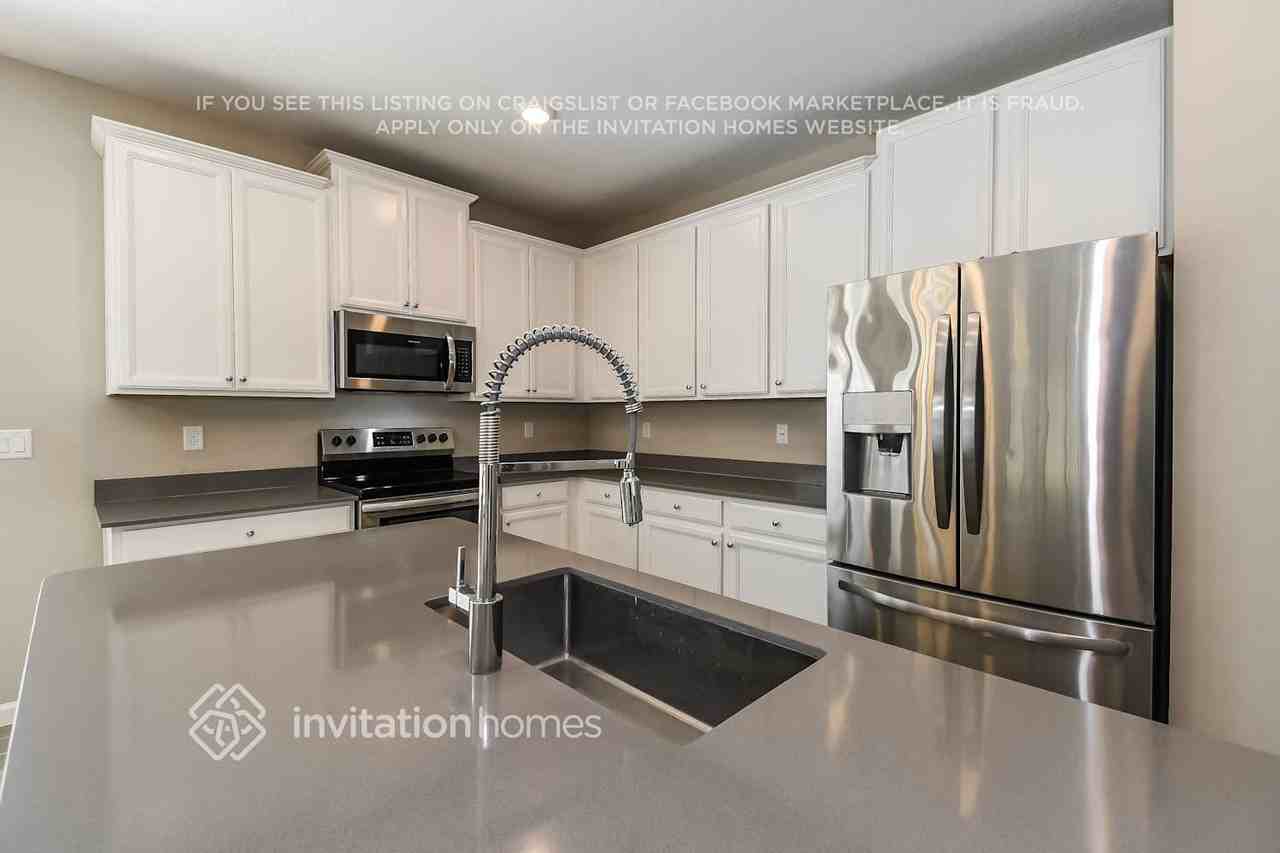9884 Lemon Grass Ln - Photo 6 of 17