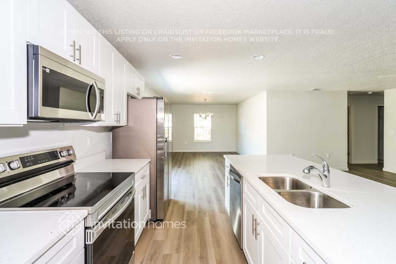 1575 Van Camp Ave Se - Photo 4 of 16