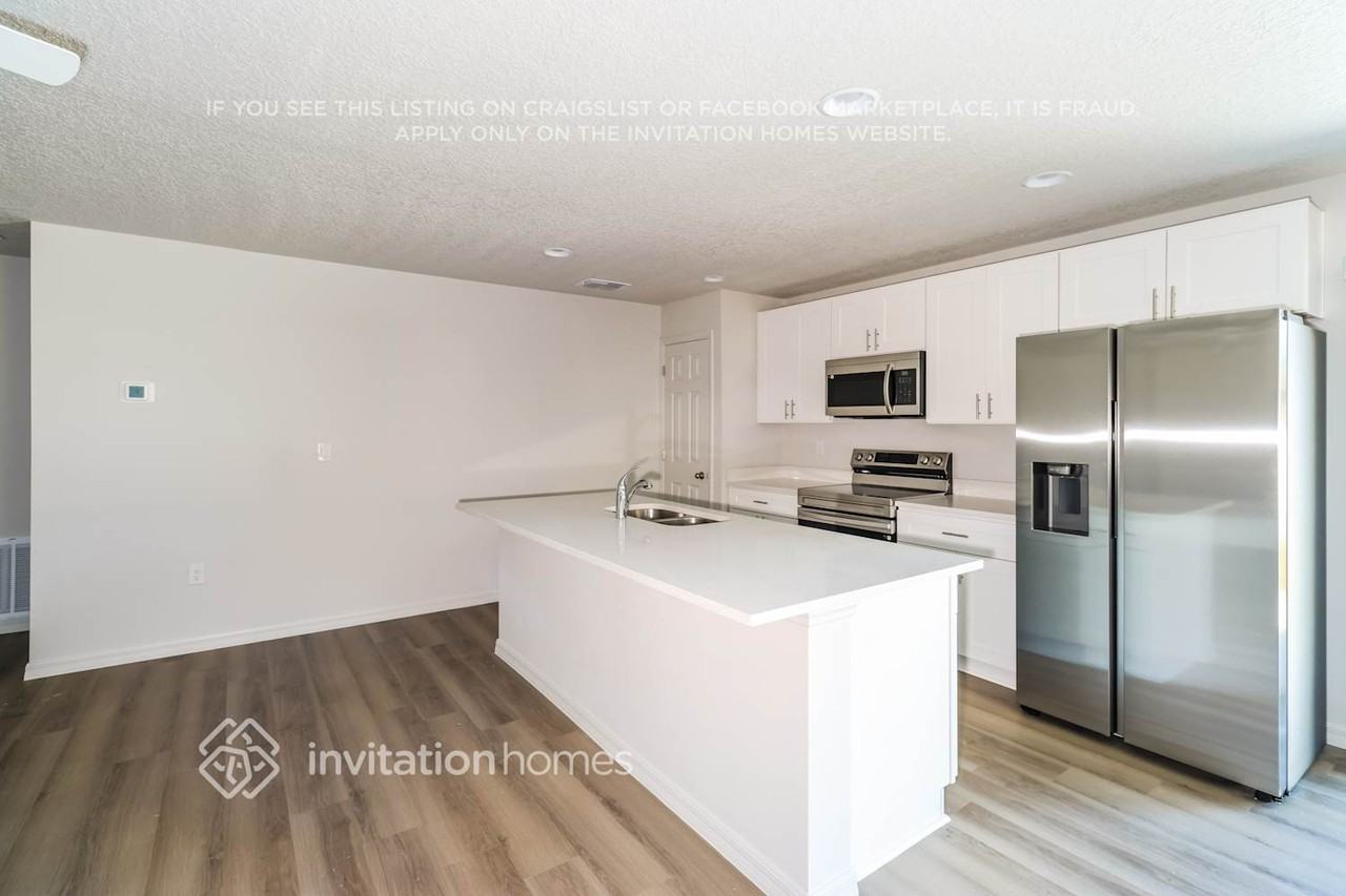 1575 Van Camp Ave Se - Photo 5 of 16