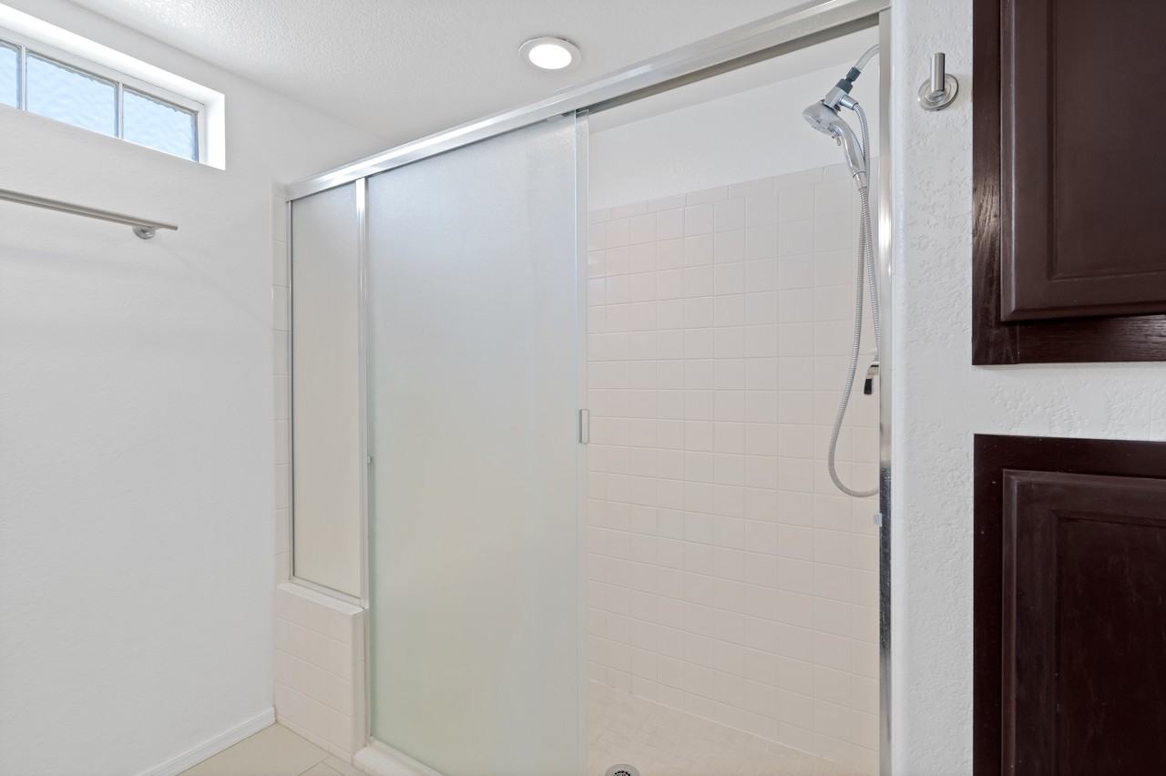 4295 Desert Springs Trl - Photo 4 of 31