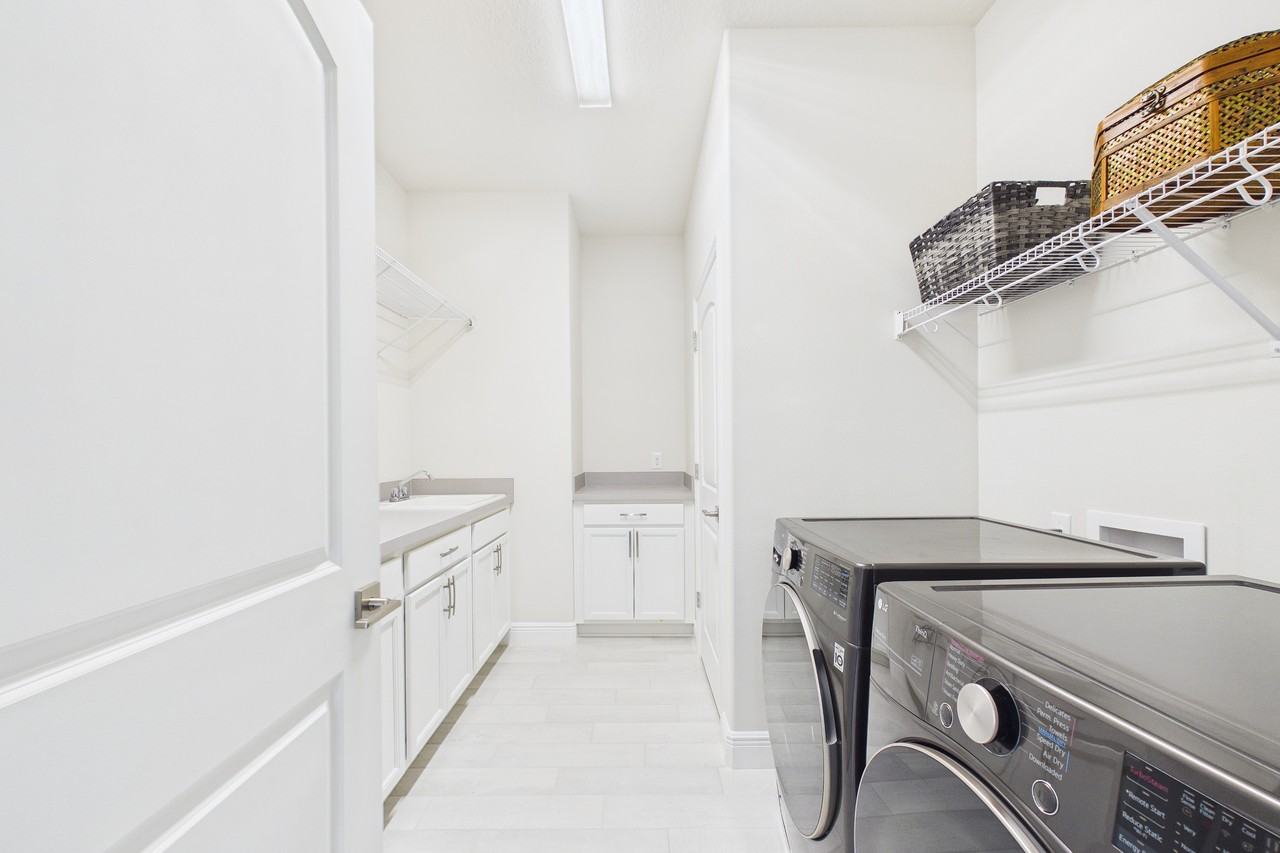 8326 Millbrook Ave - Photo 3 of 13