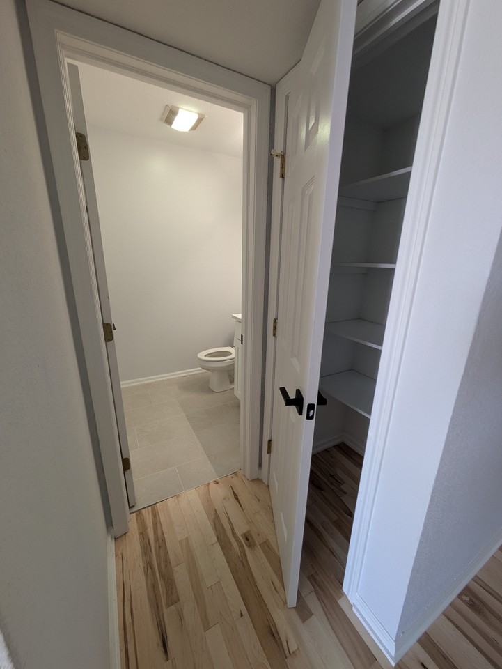 918 N Poindexter St #C - Photo 3 of 10