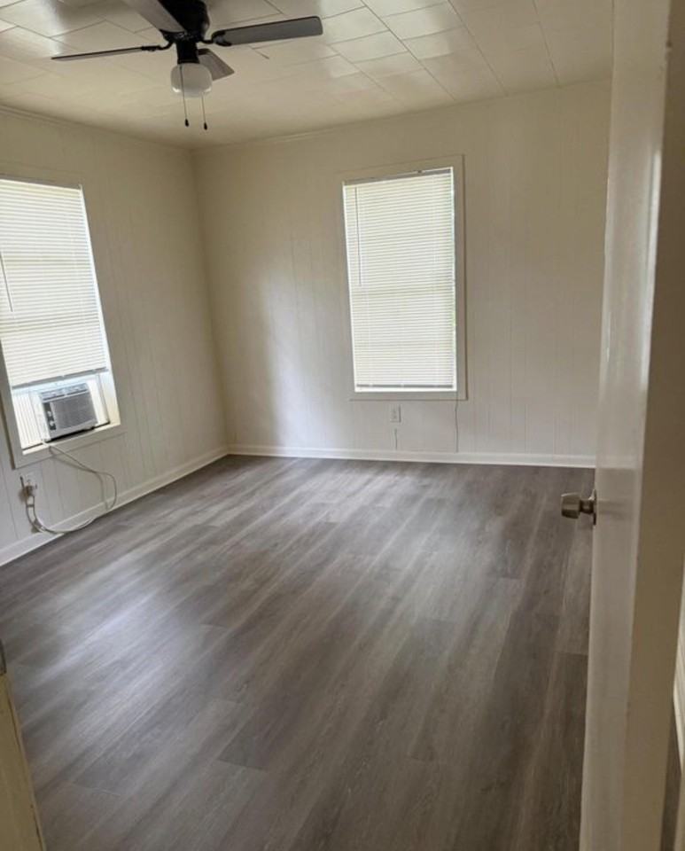 1039 Saint Charles St - Photo 4 of 10