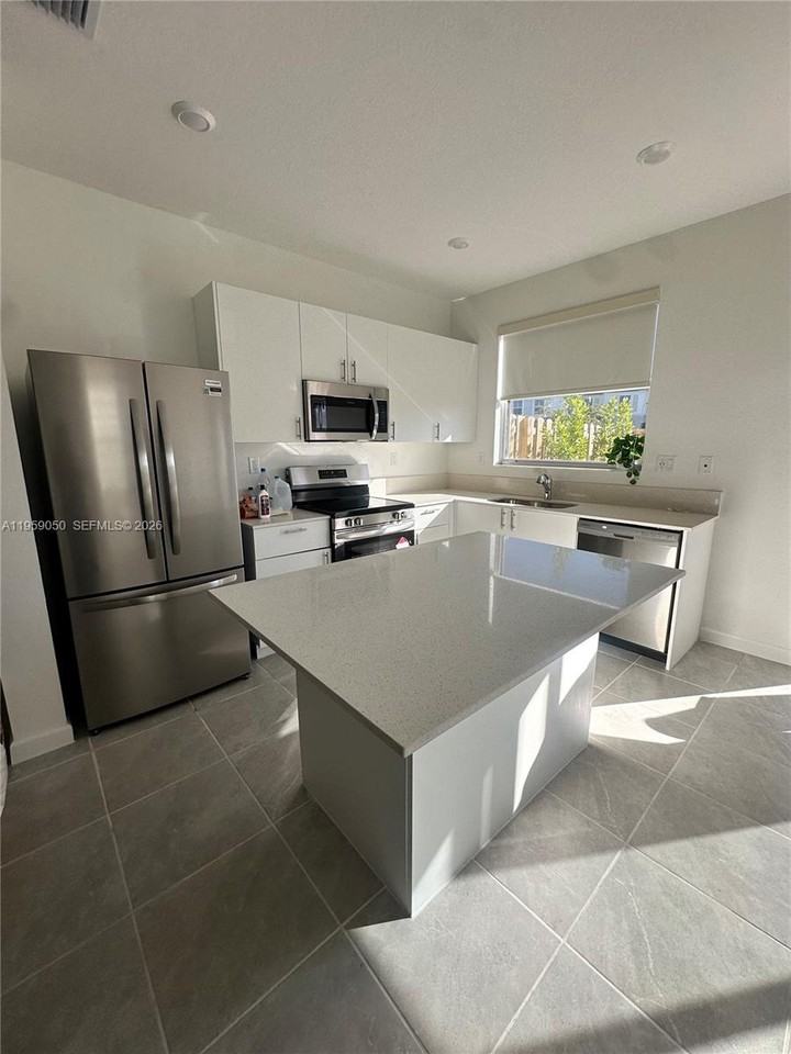 2616 Se 28th Dr - Photo 2 of 15