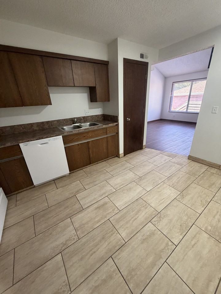 1618 S 14th St #3 - Photo 6 of 19